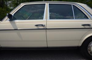 Mercedes-Benz 240 D 1983 года  (EU)